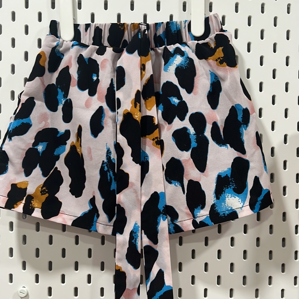 Shorts - Picture 2 of 4